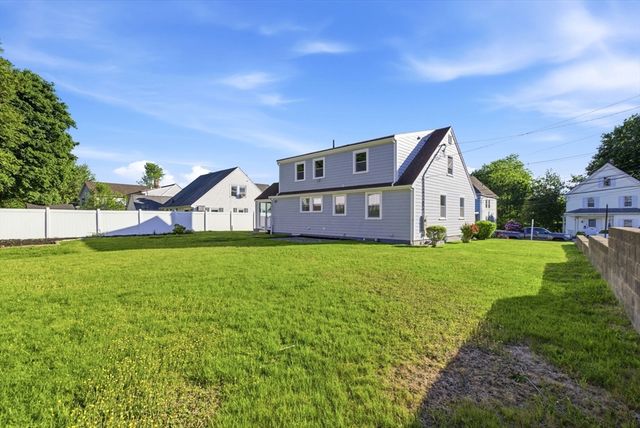 92 Garfield Ave, Woburn, MA 01801