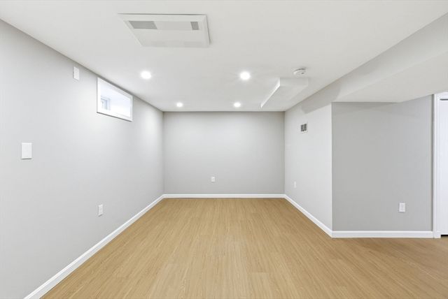 92 Garfield Ave, Woburn, MA 01801