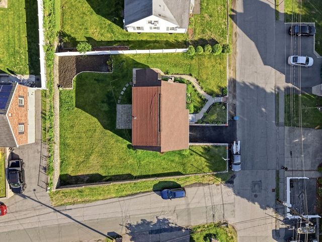 92 Garfield Ave, Woburn, MA 01801