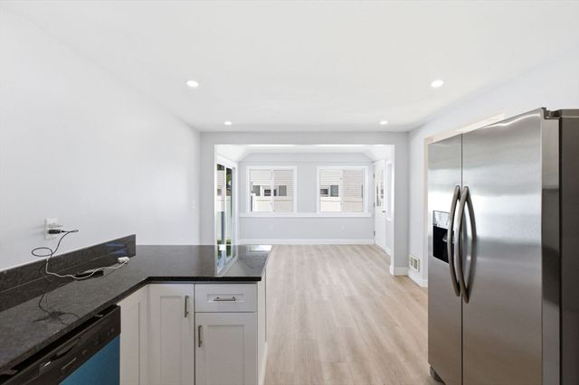 92 Garfield Ave, Woburn, MA 01801