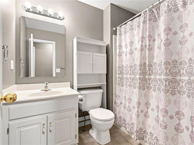 7338 N Booth Avenue, Kansas City, MO 64158