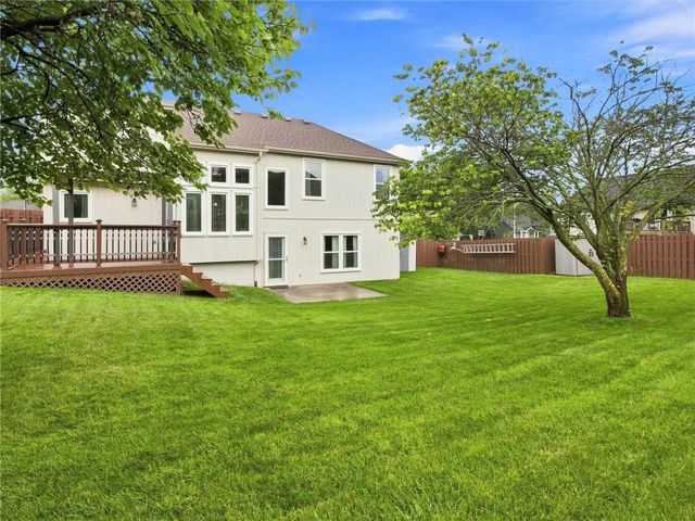7338 N Booth Avenue, Kansas City, MO 64158