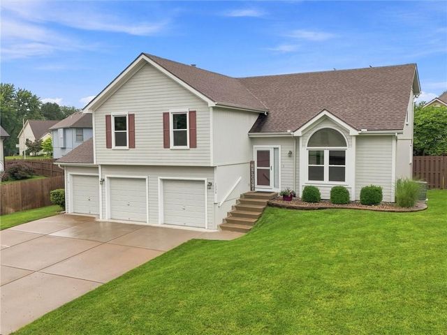7338 N Booth Avenue, Kansas City, MO 64158