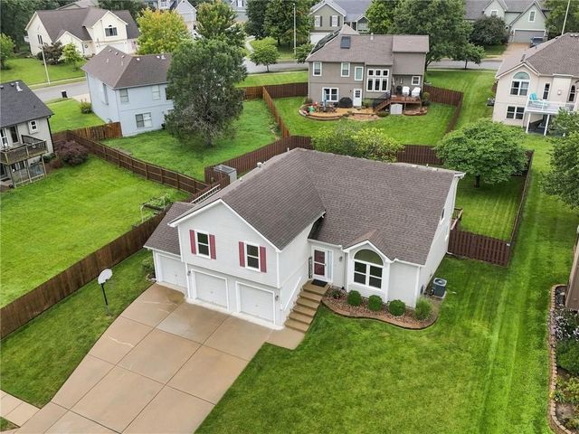 7338 N Booth Avenue, Kansas City, MO 64158