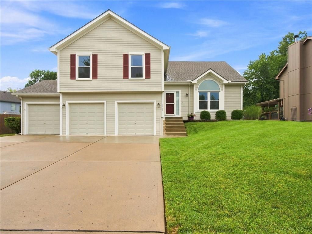 7338 N Booth Avenue, Kansas City, MO 64158