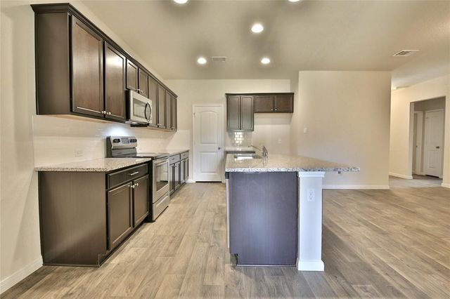 110 Mooncoin DR, Georgetown, TX 78626