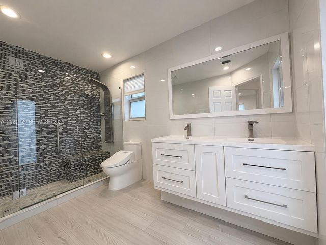 2616 Oakbrook Ct, Weston, FL 33332