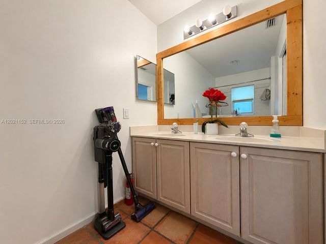 2616 Oakbrook Ct, Weston, FL 33332