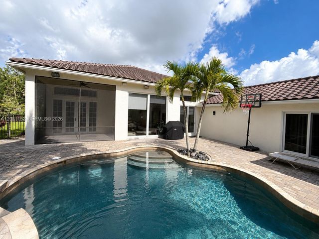 2616 Oakbrook Ct, Weston, FL 33332