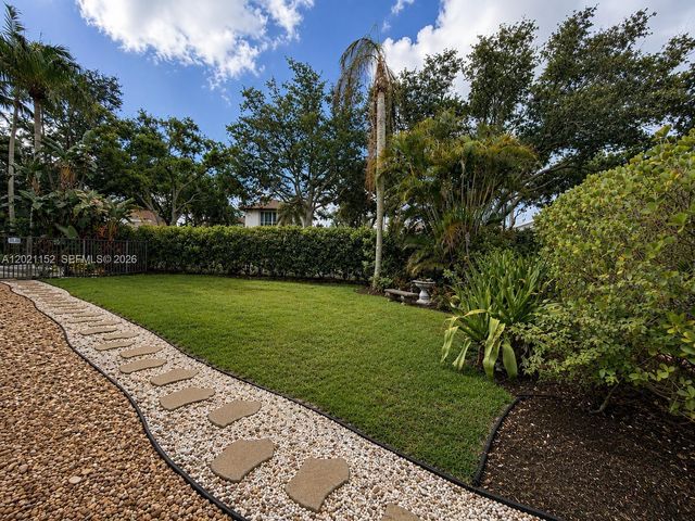 2616 Oakbrook Ct, Weston, FL 33332