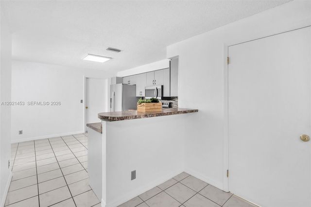 800 Sorrento Dr. 2, Weston, FL 33326