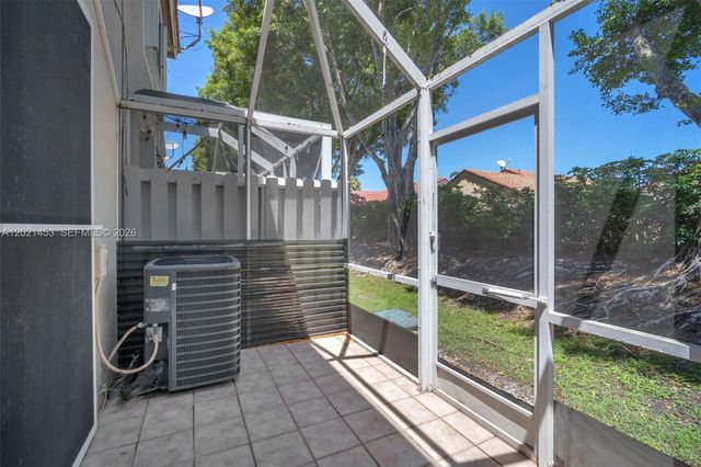 800 Sorrento Dr. 2, Weston, FL 33326
