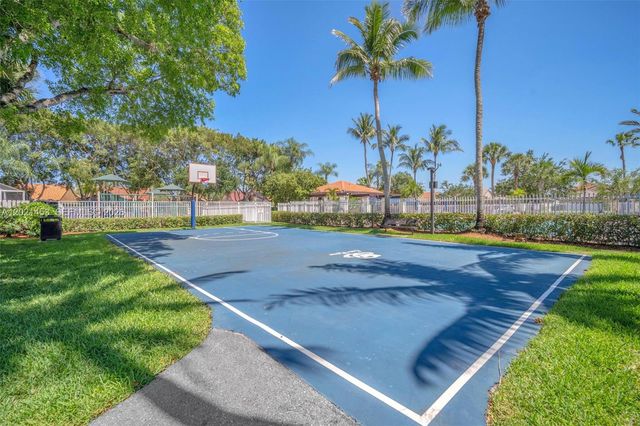 800 Sorrento Dr. 2, Weston, FL 33326