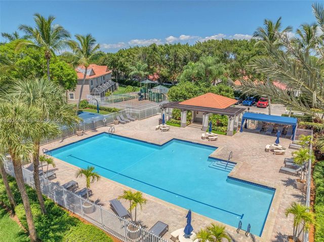 800 Sorrento Dr. 2, Weston, FL 33326