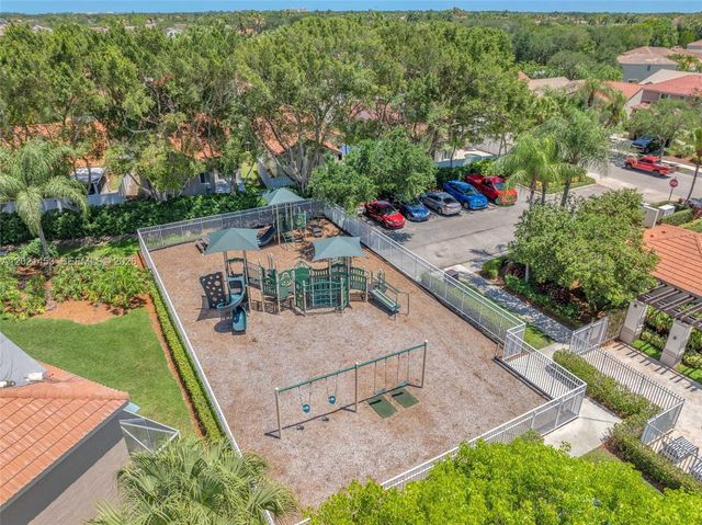 800 Sorrento Dr. 2, Weston, FL 33326