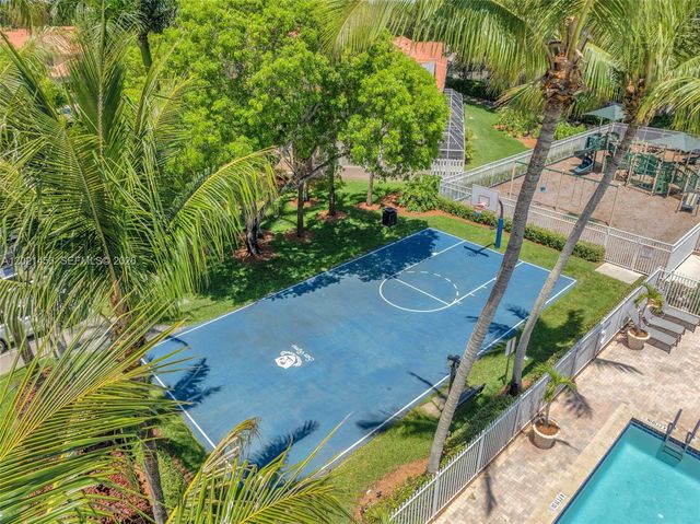 800 Sorrento Dr. 2, Weston, FL 33326