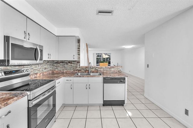 800 Sorrento Dr. 2, Weston, FL 33326