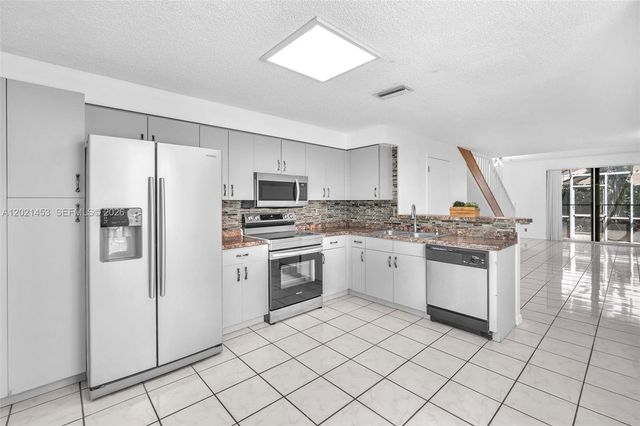 800 Sorrento Dr. 2, Weston, FL 33326