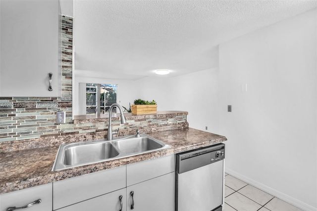 800 Sorrento Dr. 2, Weston, FL 33326