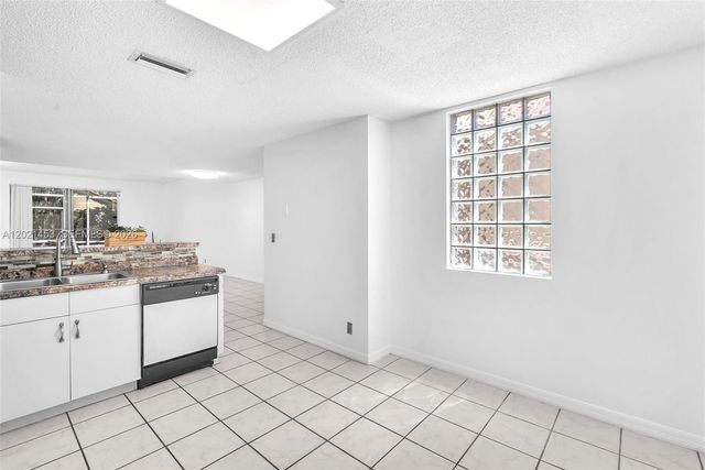 800 Sorrento Dr. 2, Weston, FL 33326