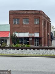 1 E Railroad Street, Claxton, GA 30417