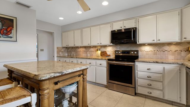 2750 NE 8TH Court, Pompano Beach, FL 33062