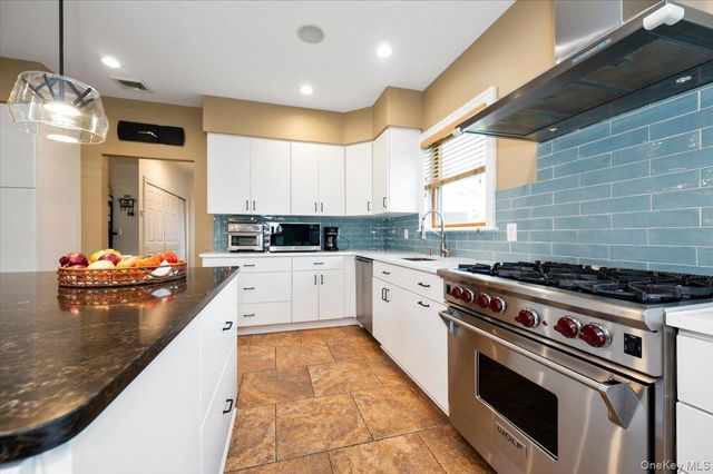 2064 Pacific Boulevard, Atlantic Beach, NY 11509