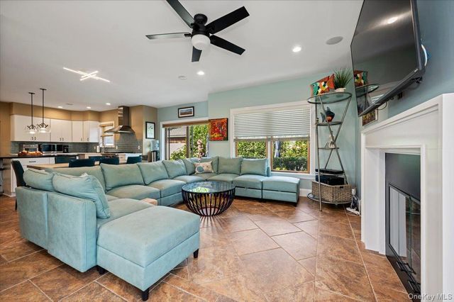 2064 Pacific Boulevard, Atlantic Beach, NY 11509
