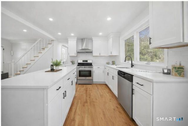 35 Dyer Avenue, Canton, CT 06019