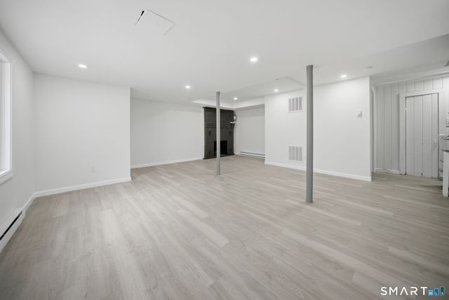 35 Dyer Avenue, Canton, CT 06019