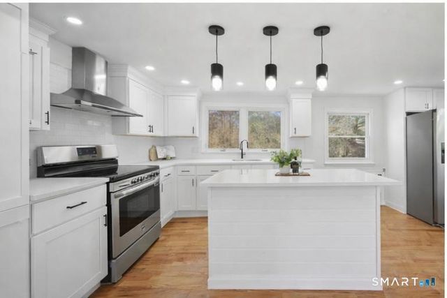 35 Dyer Avenue, Canton, CT 06019