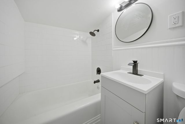 35 Dyer Avenue, Canton, CT 06019