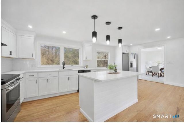 35 Dyer Avenue, Canton, CT 06019