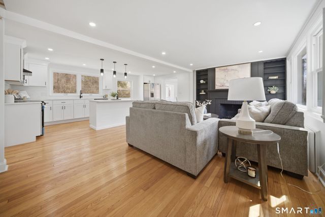 35 Dyer Avenue, Canton, CT 06019