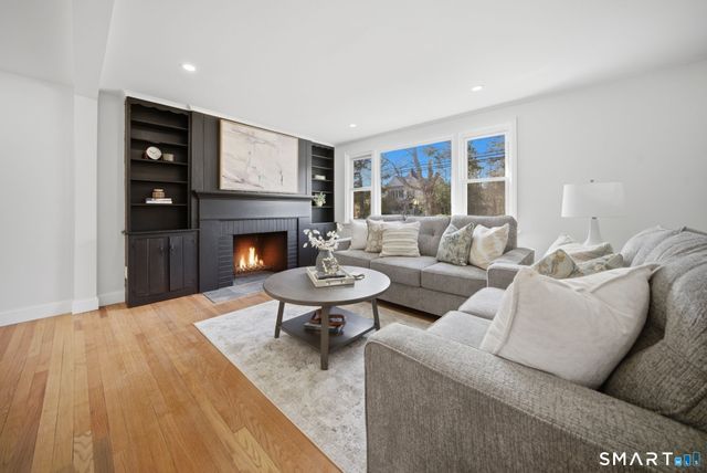 35 Dyer Avenue, Canton, CT 06019