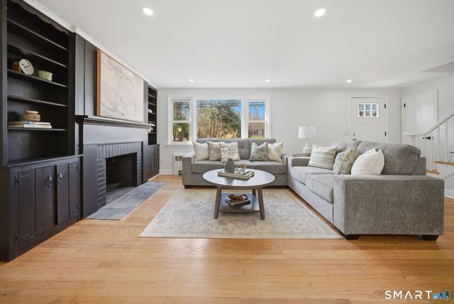 35 Dyer Avenue, Canton, CT 06019