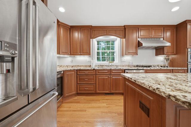 24 Piper Lane, Pelham, NH 03076