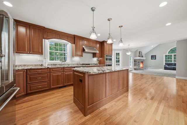 24 Piper Lane, Pelham, NH 03076