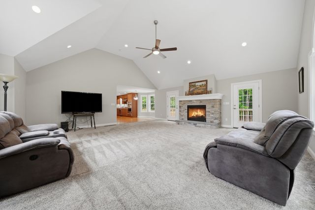 24 Piper Lane, Pelham, NH 03076