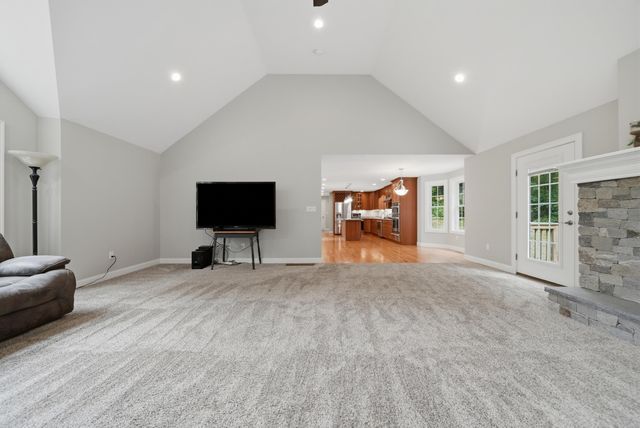 24 Piper Lane, Pelham, NH 03076