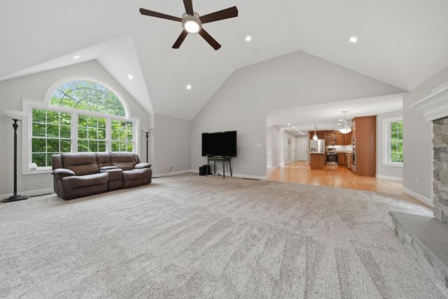 24 Piper Lane, Pelham, NH 03076