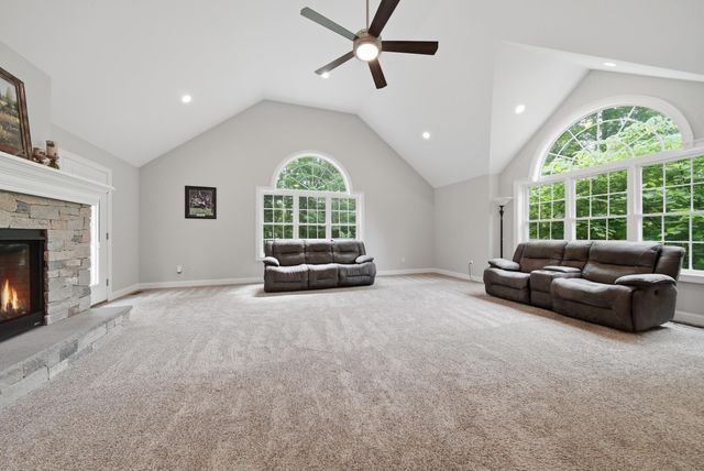 24 Piper Lane, Pelham, NH 03076