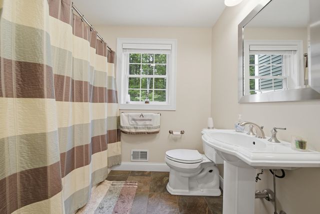 24 Piper Lane, Pelham, NH 03076