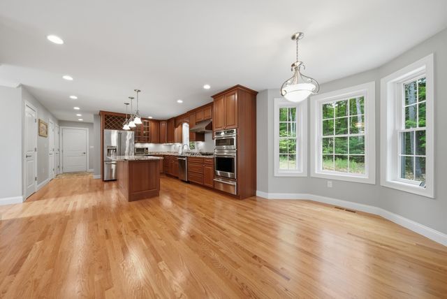 24 Piper Lane, Pelham, NH 03076