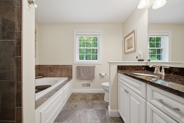 24 Piper Lane, Pelham, NH 03076