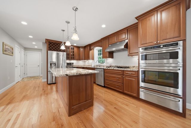 24 Piper Lane, Pelham, NH 03076
