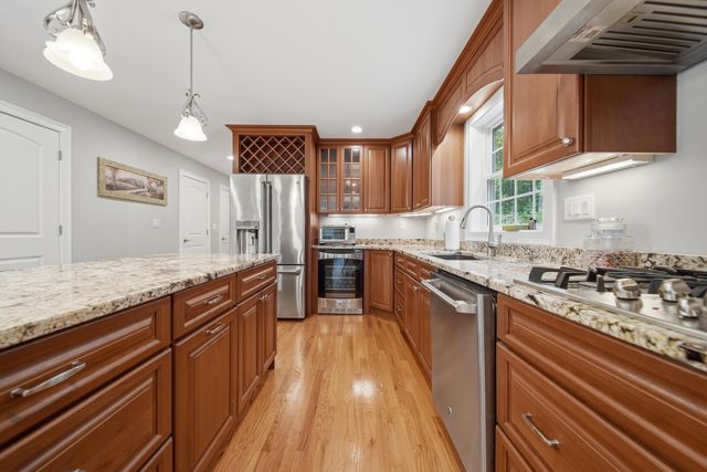 24 Piper Lane, Pelham, NH 03076