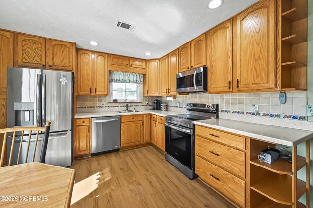 20 Jay Court, Hazlet, NJ 07730