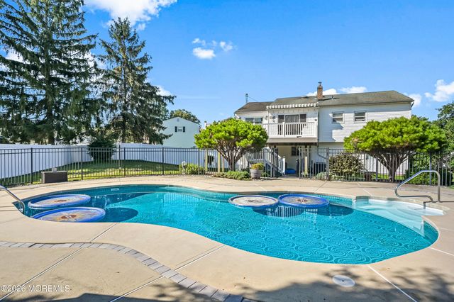 20 Jay Court, Hazlet, NJ 07730