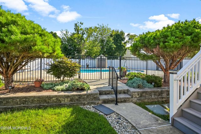 20 Jay Court, Hazlet, NJ 07730